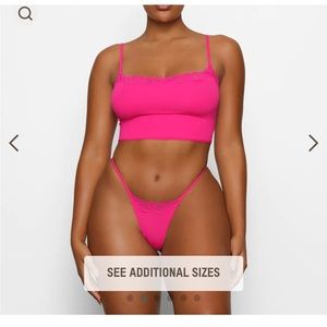 Brand new Skims lace cami ✨